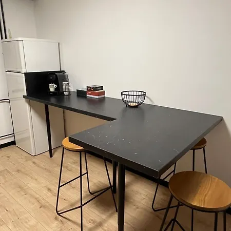 Elegant & Peaceful - Private Parking Apartment