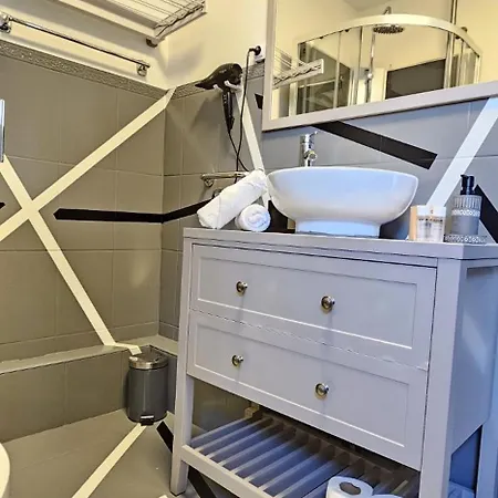 Elegant & Peaceful - Private Parking *