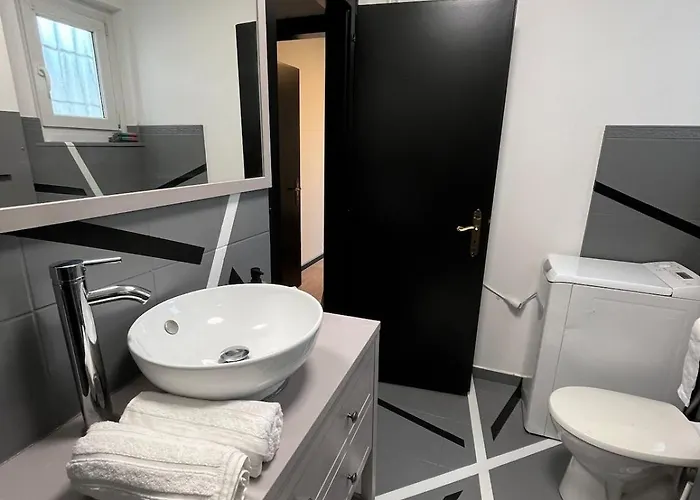 Elegant & Peaceful - Private Parking Daire